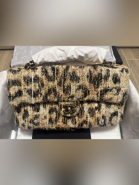Chanel maxi flap 32cm leopard